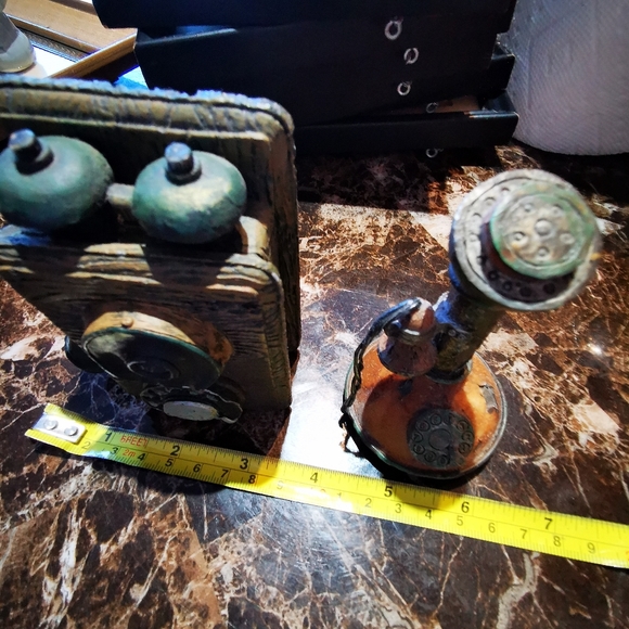 Pair of Resin Antique Phone Figures - Picture 10 of 11
